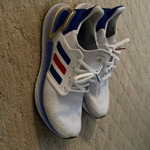 Men’s 9.5 Adidas ultra boost shoes
